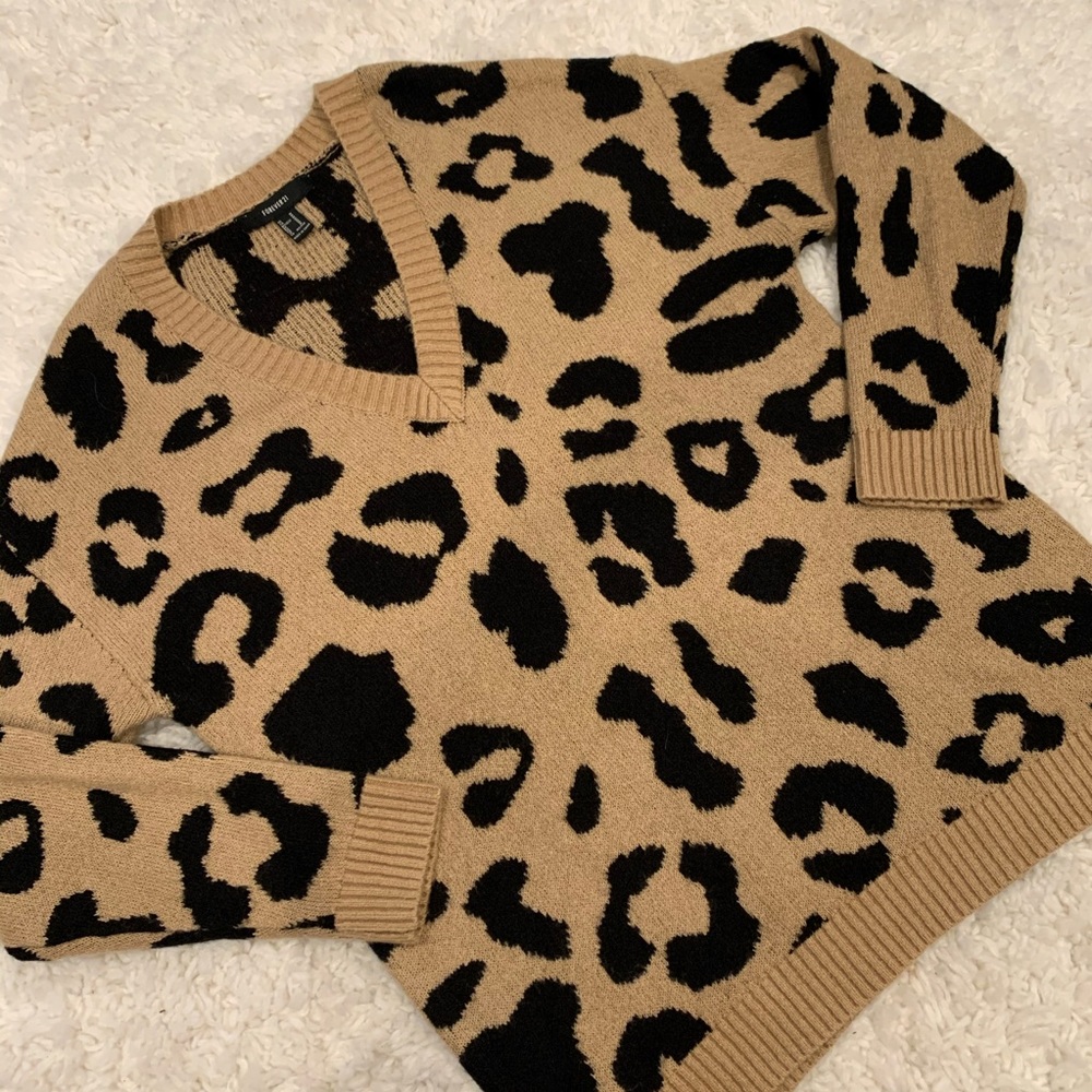 Forever 21 Leopard V-Neck Sweater 🖤🤎